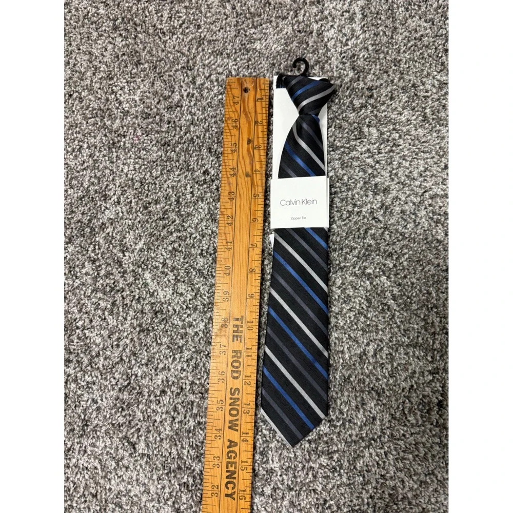 Calvin Klein Boys Zipper Tie Striped Pre-Tied Necktie 14 Inch NWT J2
